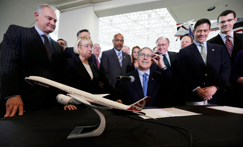 Illustration for article titled Folding Wings Will Let Boeing's New 777x Squeeze Into Small Airports
